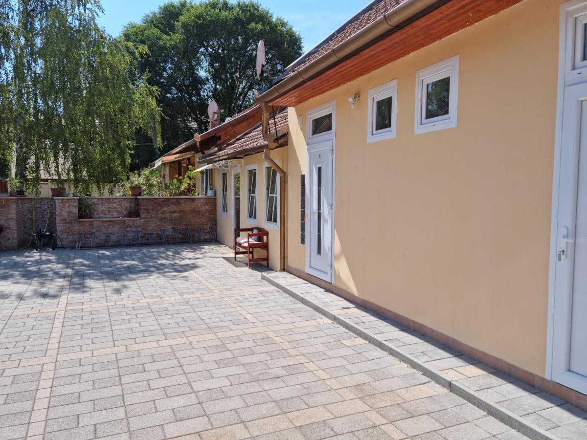 Belvarosi Pihenohaz Bekescsaba Exteriér fotografie